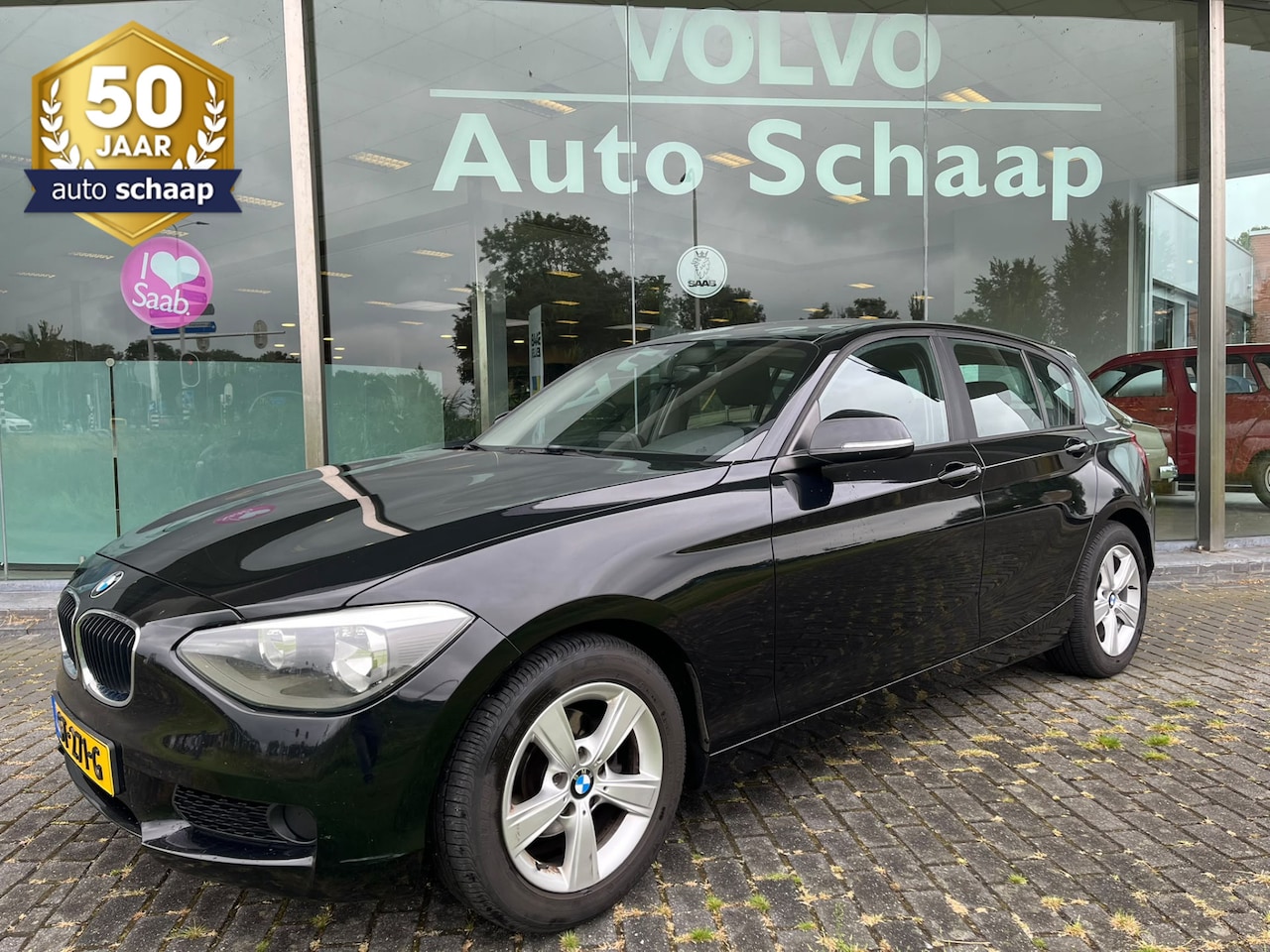 BMW 1-serie - 116i Business Automaat | Rijklaar | Navigatie Stoelverwarming Lichtmetaal Cruise control - AutoWereld.nl