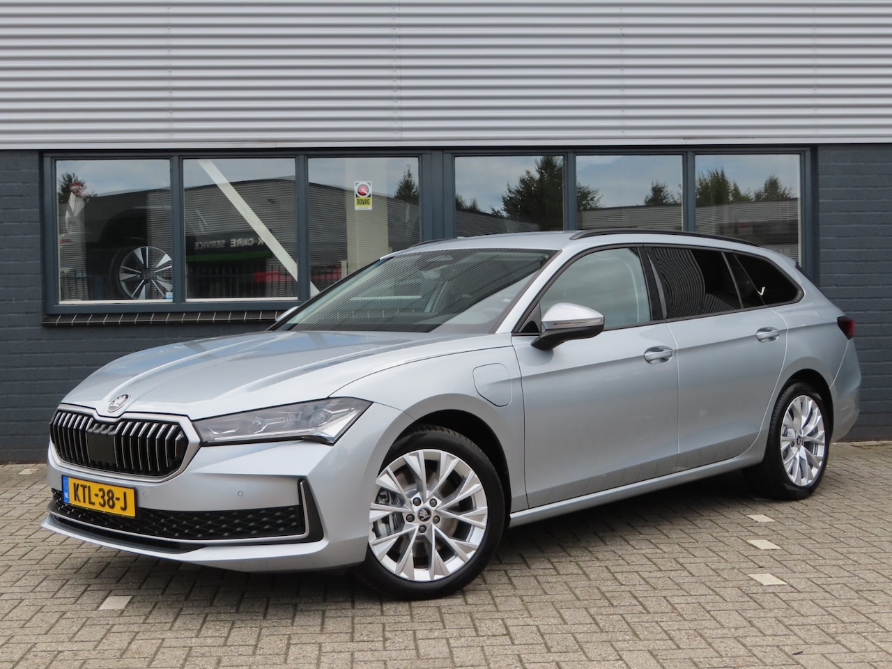 Skoda Superb Combi - 1.5 TSI PHEV Business Edition - AutoWereld.nl