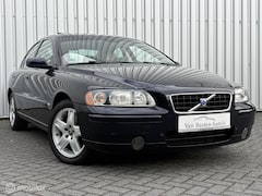 Volvo S60 - 2.4 Momentum | Aut | 170pk | 1e eigenaar | 143dkm | Schuif/kantel dak | PDC | Youngtimer |