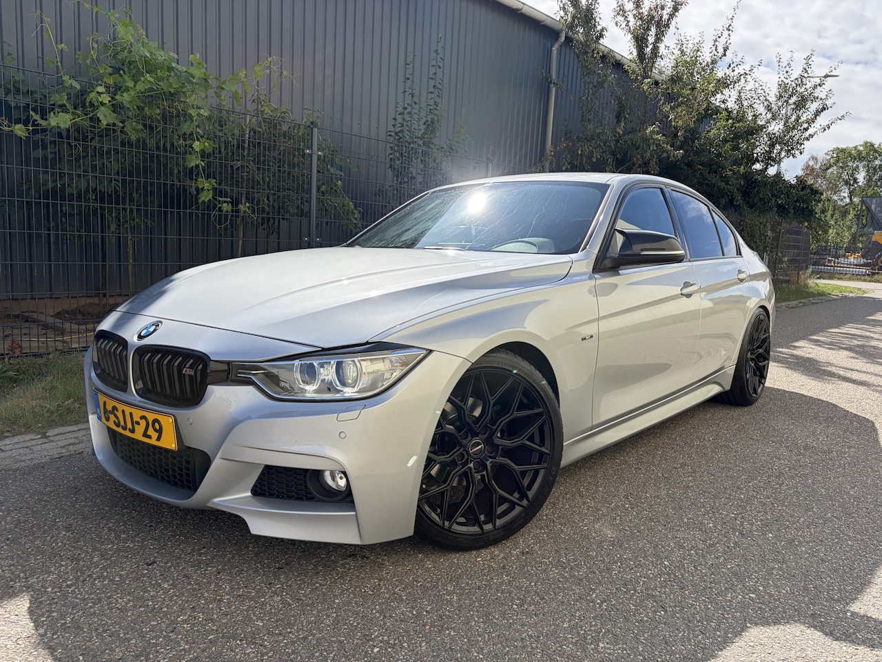 BMW 3-serie - 316i Executive Sport / AUTOMAAT / M-PAKKET / NAVI / 135dkm! NAP! - AutoWereld.nl