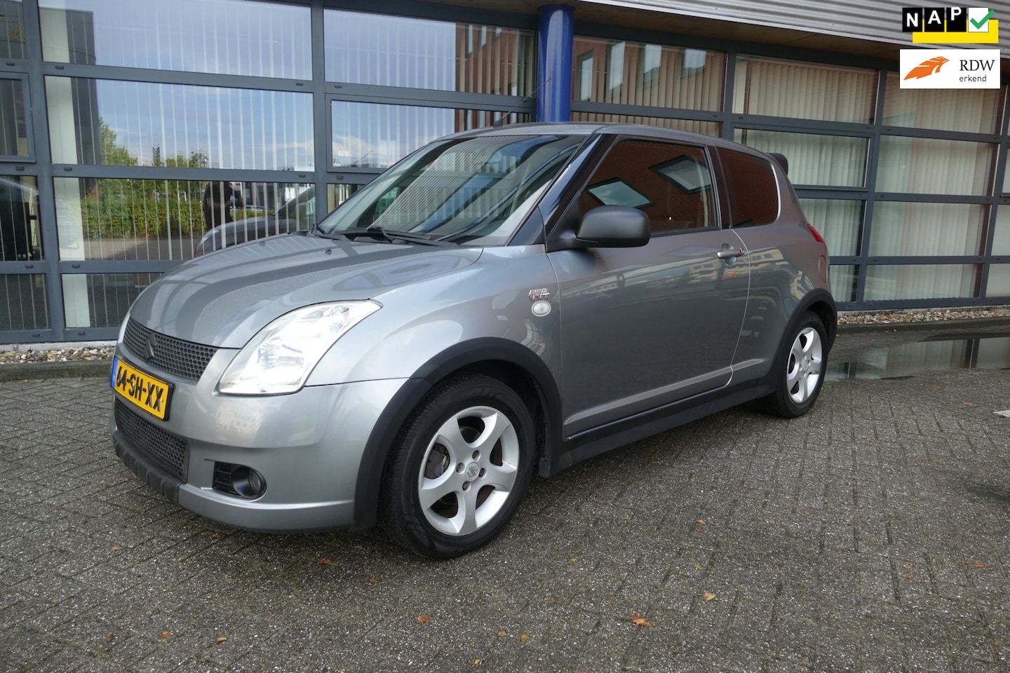 Suzuki Swift - 1.5 Exclusive 3 drs Airco Apk 24-09-2027 - AutoWereld.nl