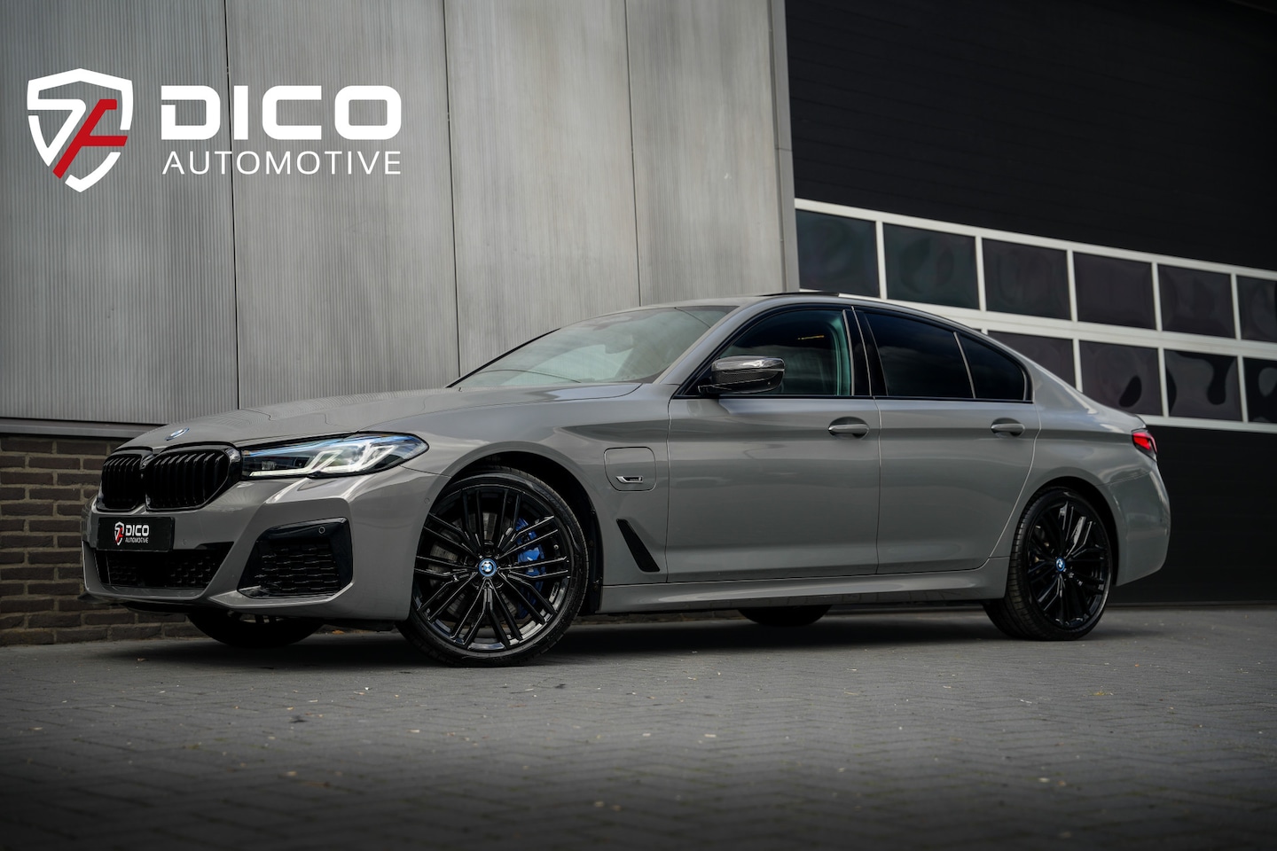BMW 5-serie - 545e xDrive Business Edition Plus M-Sport / Pano-Dak/ Adapt.Cruise/ Laserlight/ HUD/ 360° - AutoWereld.nl