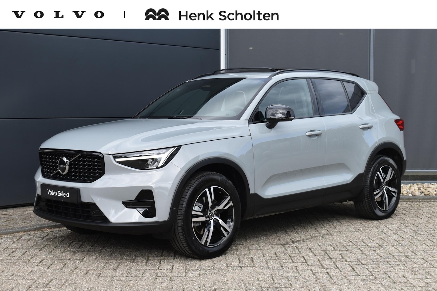 Volvo XC40 - B4 Plus Dark | Panoramadak | Trekhaak | Verwarmbare voorstoelen, stuurwiel en voorruit | P - AutoWereld.nl
