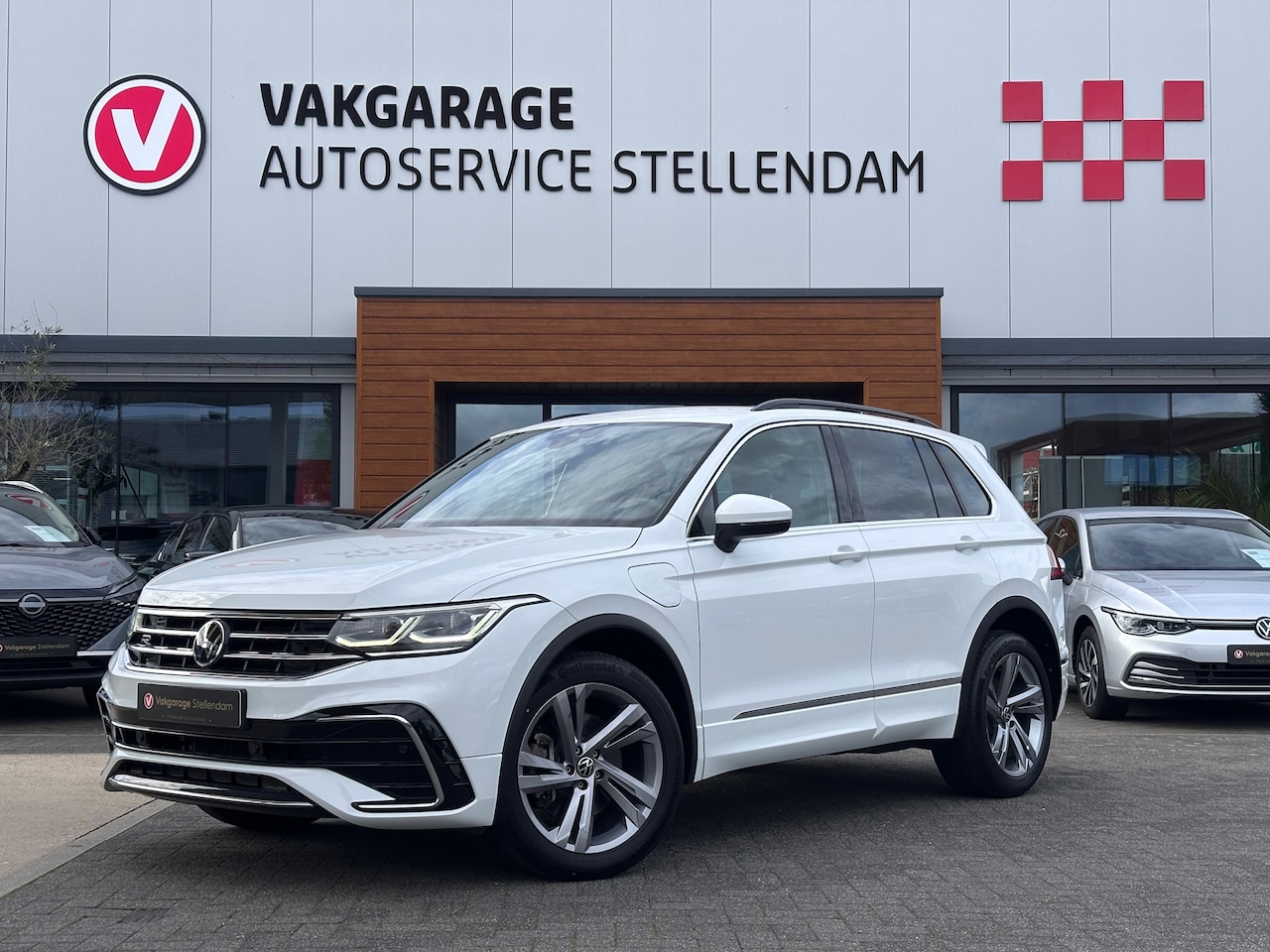 Volkswagen Tiguan - 1.4 TSI eHybrid R-Line Business+|ACC|Digital Cockpit|IQ Light|App-Connect - AutoWereld.nl