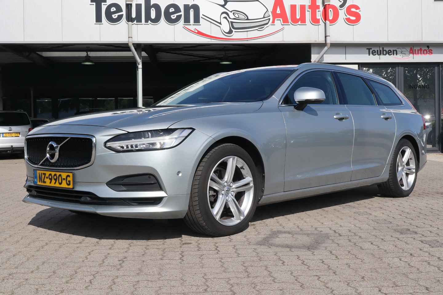 Volvo V90 - 2.0 D3 Momentum | Leder | Adaptive cruis | Trekhaak | 2017 | Nette auto! - AutoWereld.nl