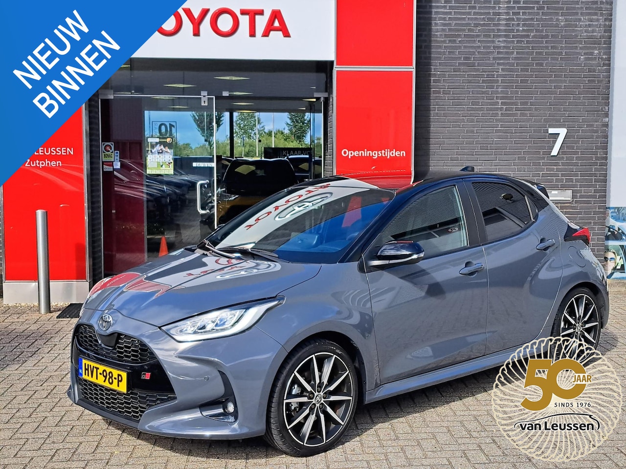 Toyota Yaris - 1.5 Hybrid 130 GR SPORT PANORAMA DAK STOEL/STUURWIELVERWARMING AD-CRUISE - AutoWereld.nl