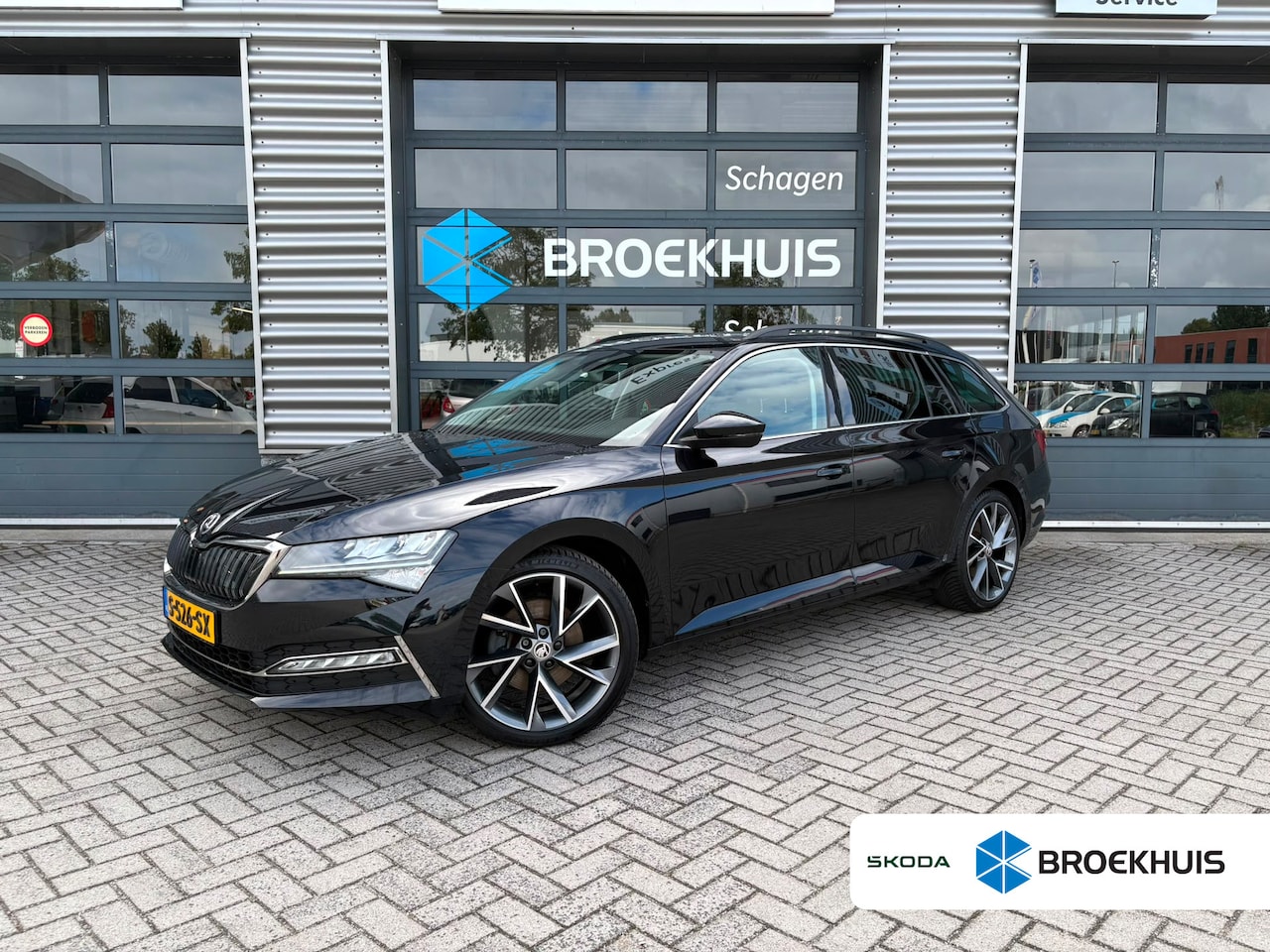 Skoda Superb Combi - 1.4 TSI 218 pk iV Business Edition Plus 6-DSG | Panoramadak | Achteruitrijcamera | Navigat - AutoWereld.nl