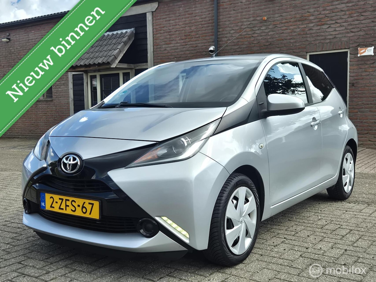 Toyota Aygo - 1.0 VVT-i x-play I Camera I Cruise I Airco I 2e eigenaar - AutoWereld.nl