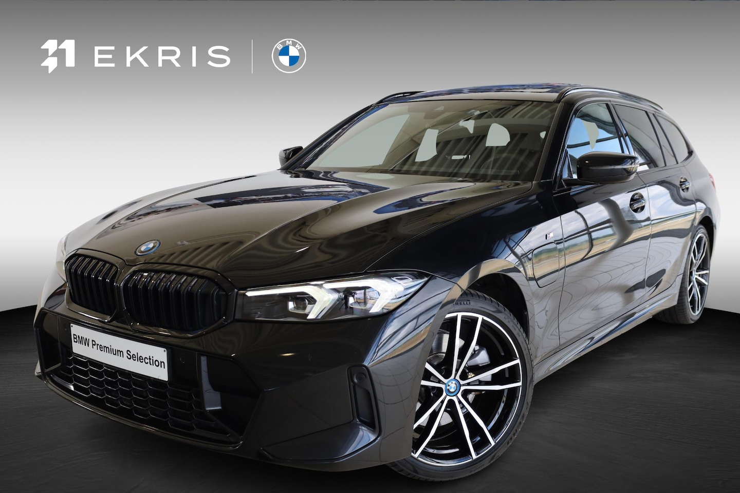 BMW 3-serie Touring - 320e M Sportpakket | Panoramadak | SOH 92,8% | Getint glas | Adaptief M Onderstel - AutoWereld.nl