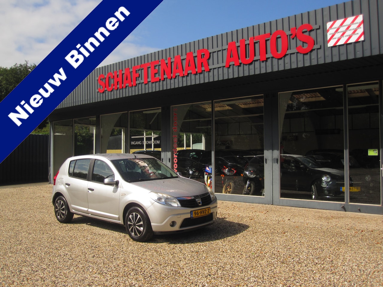 Dacia Sandero - 1.6 Lauréate met airco + trekhaak apk  29-11-2026 - AutoWereld.nl