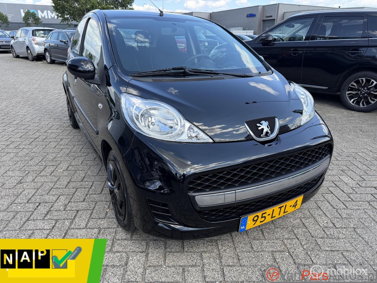 Peugeot 107 - 1.0-12V XS 1.0-12V XS,5-drs,Airco,dealer onderhouden - AutoWereld.nl