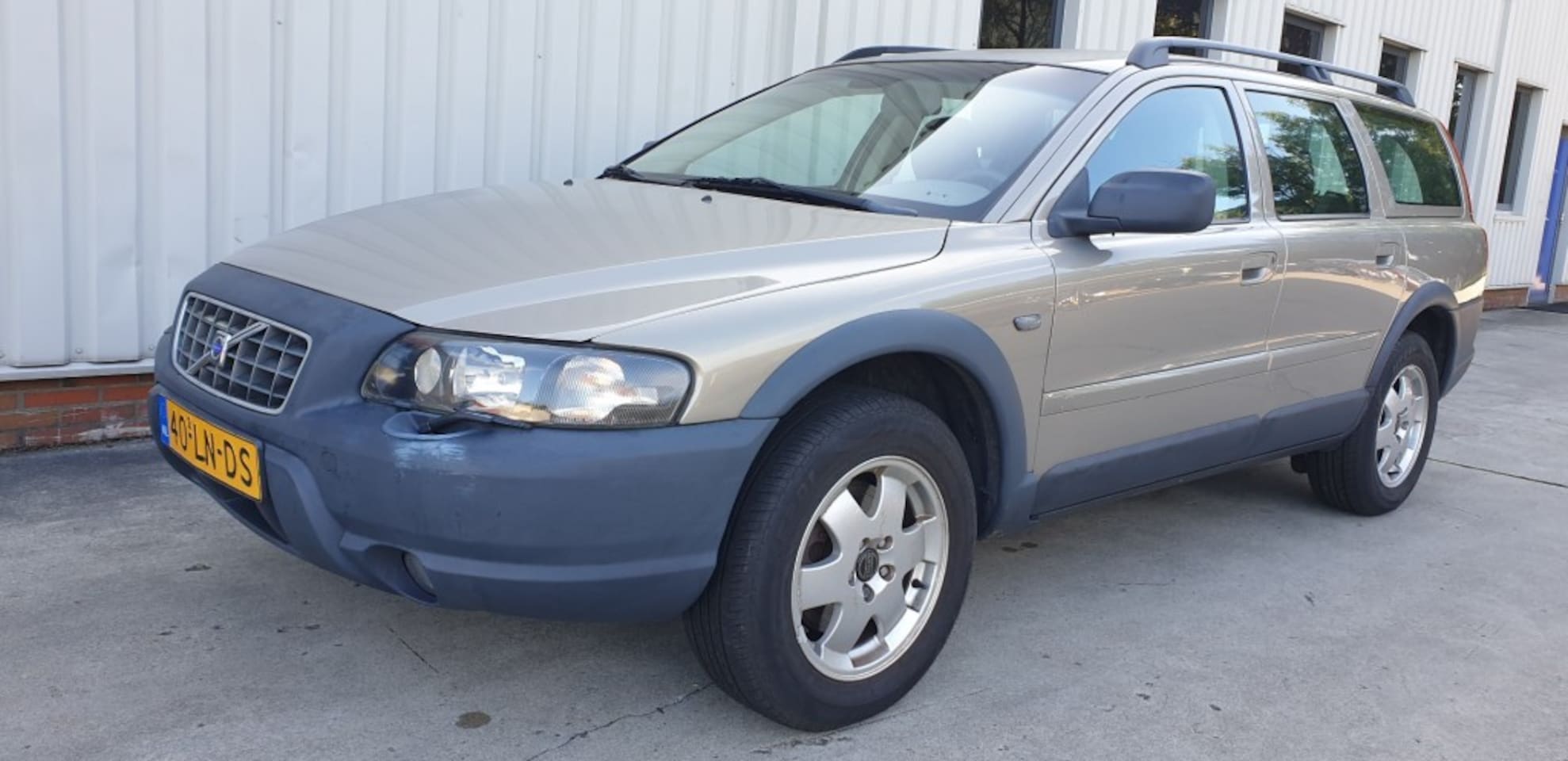 Volvo XC70 - 2.5 T Comfort Line 2.5 T COMFORT LINE - AutoWereld.nl