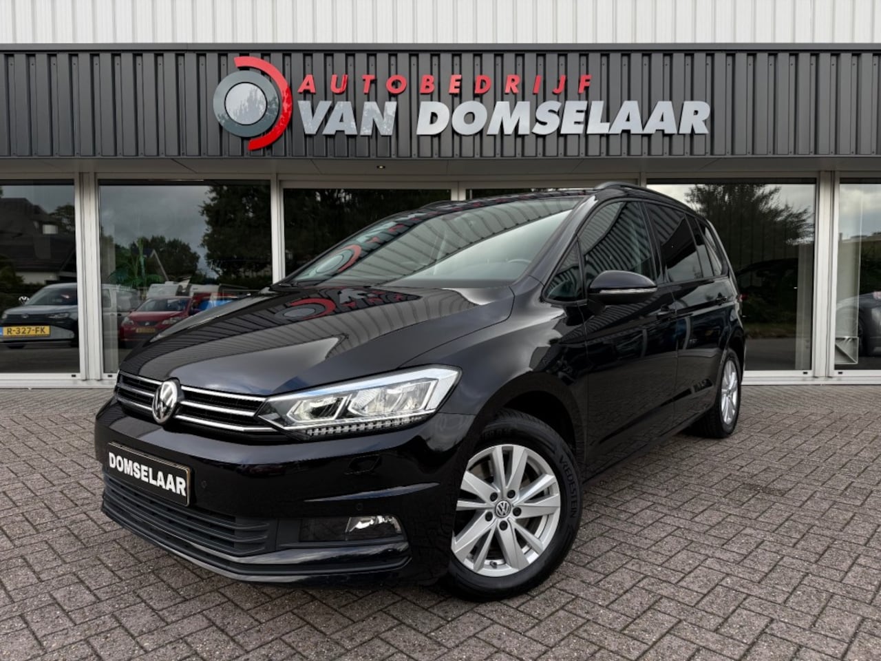 Volkswagen Touran - 1.5 TSI Comfortline Business 7p - Alcantara Massage Navi Cruise Stoelverw. - AutoWereld.nl