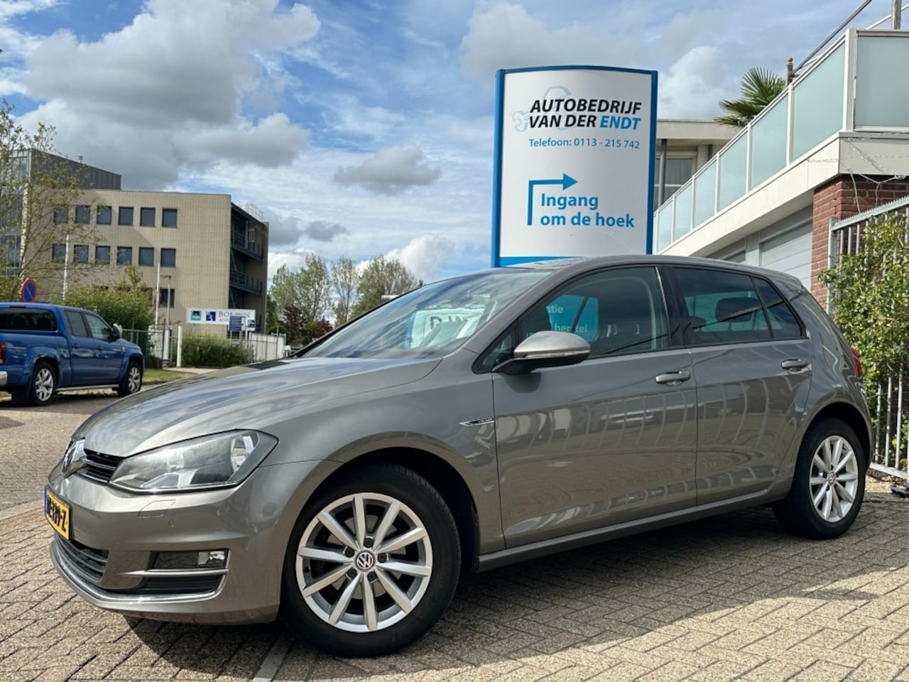 Volkswagen Golf - 1.2 TSI Lounge  Trekhaak  Parkeersensoren  elect. inklapbare spiegels - AutoWereld.nl