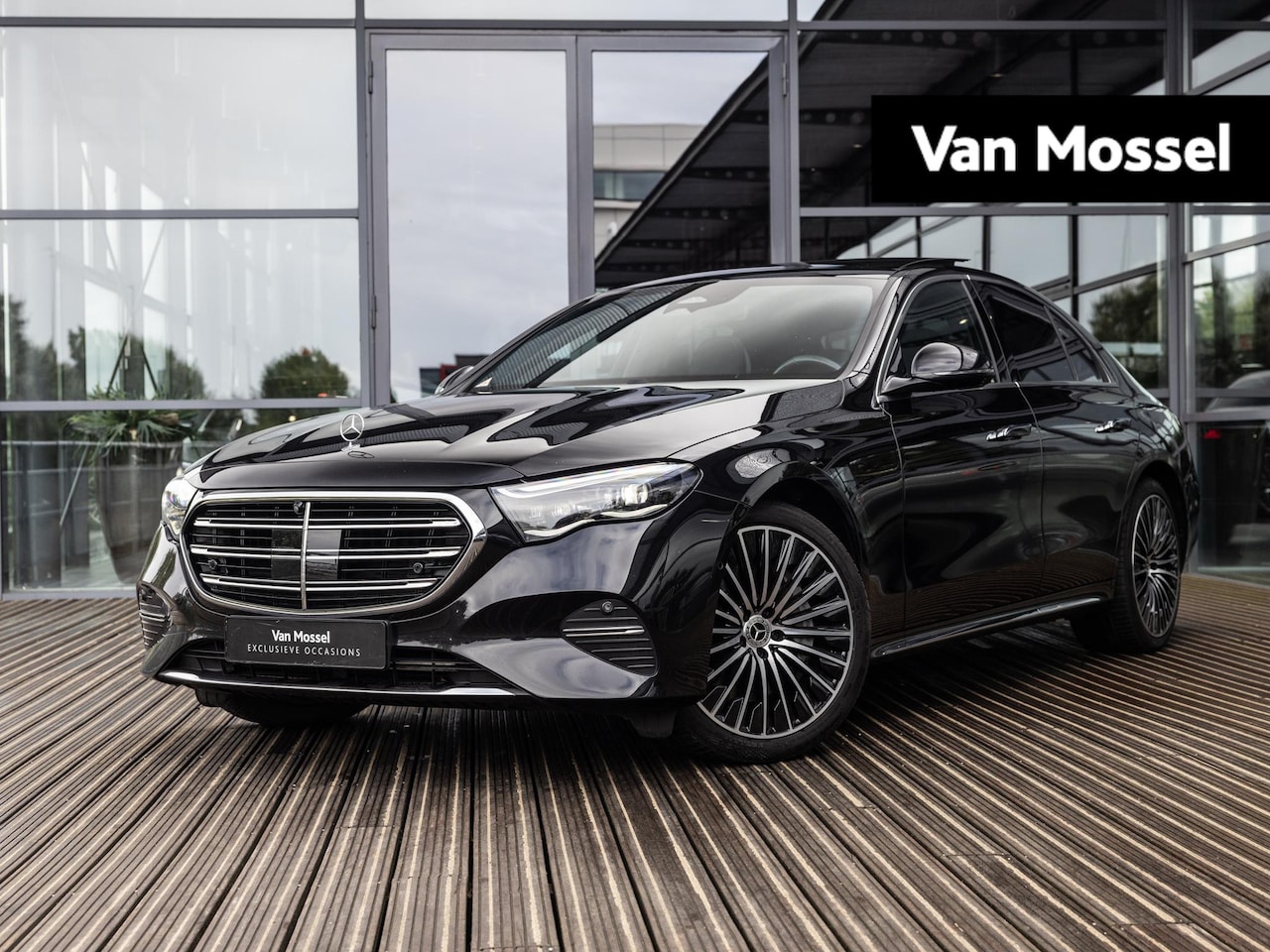 Mercedes-Benz E-klasse - 400 e 4MATIC Exclusive Line | PANORAMADAK | SOFT CLOSE | AIR BODY CONTROL | ACHTERAS BESTU - AutoWereld.nl