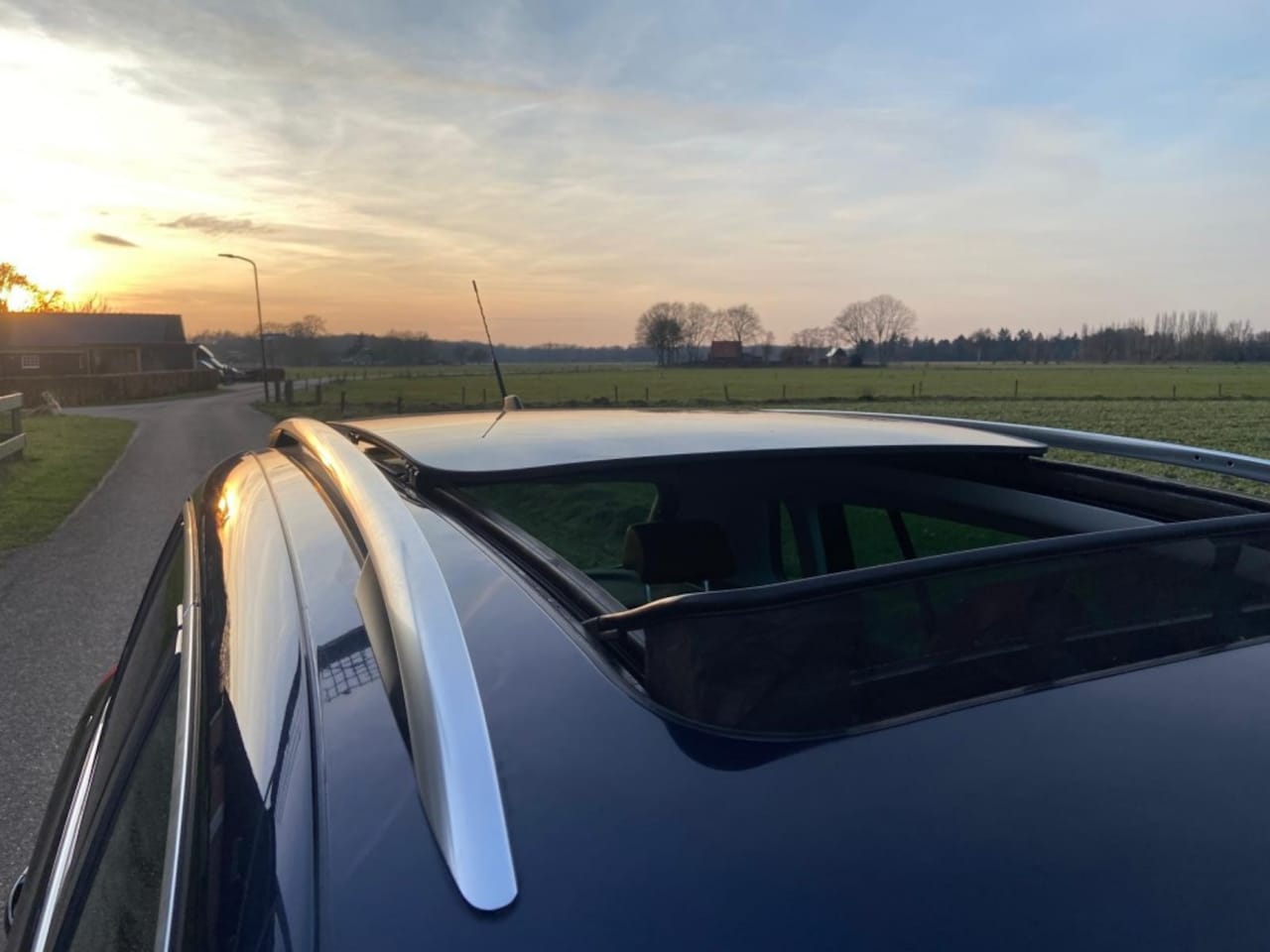 Volkswagen Tiguan - SPORTenSTYLE  Donkerbruin Leer   Panorama schuifkanteldak  Trekhaak