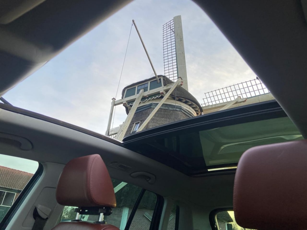 Volkswagen Tiguan - SPORTenSTYLE  Donkerbruin Leer   Panorama schuifkanteldak  Trekhaak