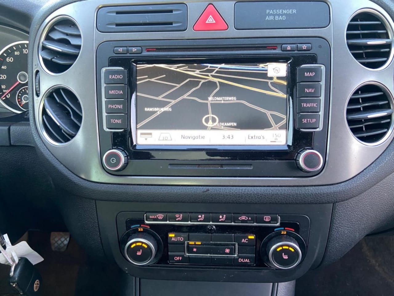 Volkswagen Tiguan - SPORTenSTYLE  Donkerbruin Leer   Panorama schuifkanteldak  Trekhaak