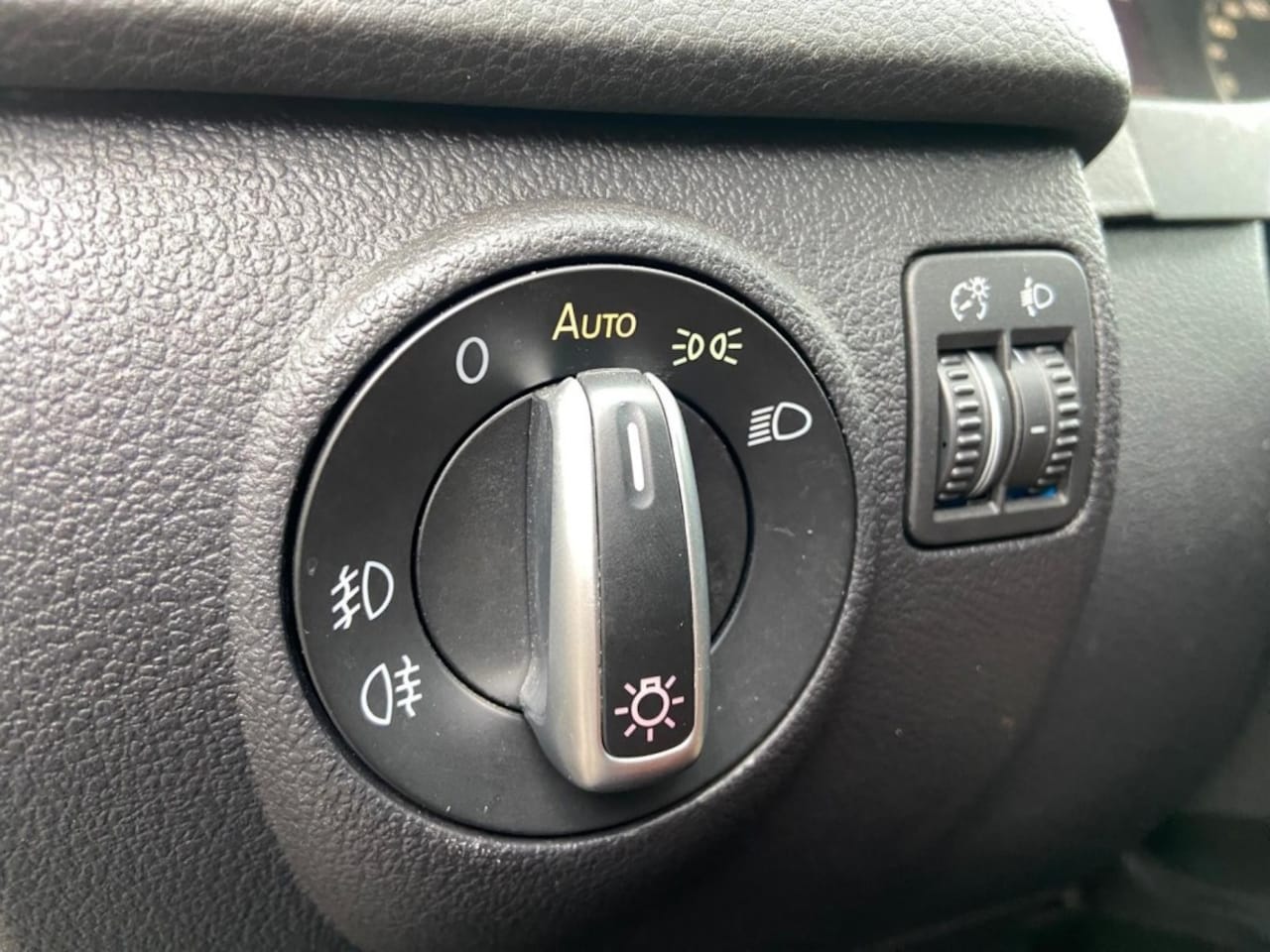 Volkswagen Tiguan - SPORTenSTYLE  Donkerbruin Leer   Panorama schuifkanteldak  Trekhaak