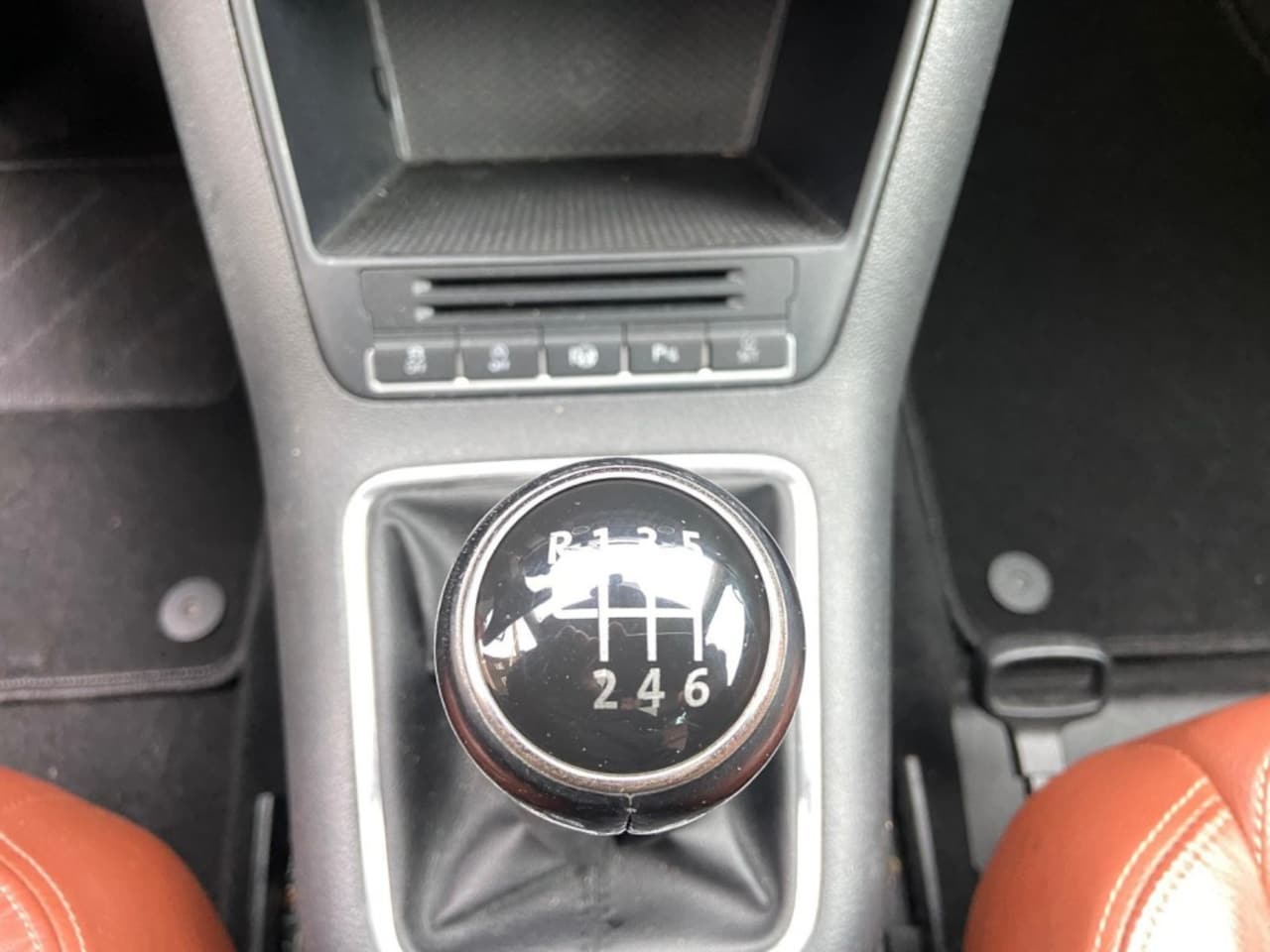 Volkswagen Tiguan - SPORTenSTYLE  Donkerbruin Leer   Panorama schuifkanteldak  Trekhaak