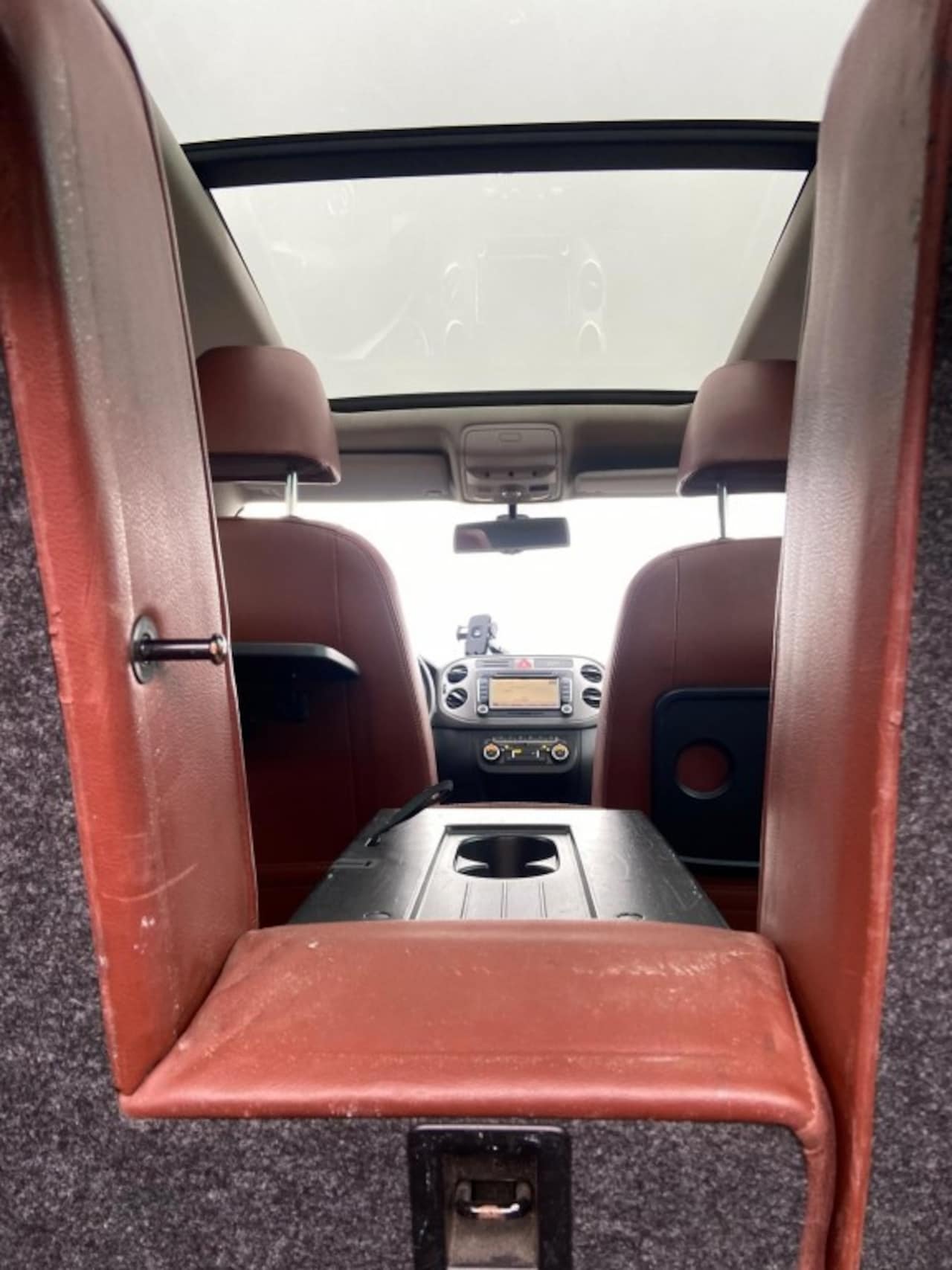 Volkswagen Tiguan - SPORTenSTYLE  Donkerbruin Leer   Panorama schuifkanteldak  Trekhaak