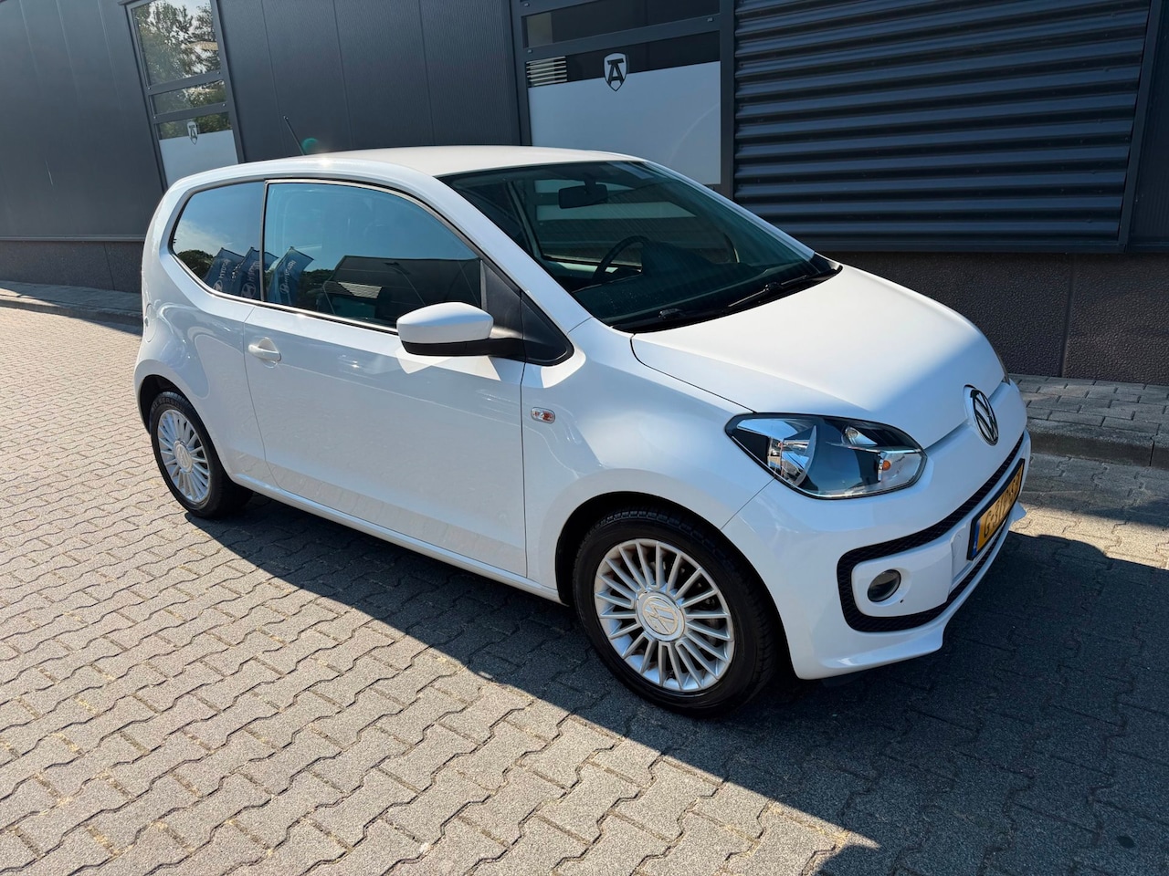 Volkswagen Up! - 1.0 high up! met airco - AutoWereld.nl