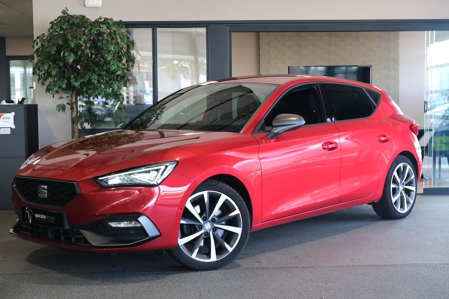 SEAT Leon - 1.5 eTSI FR 150PK DSG Led Navi Virtual Cam Keyless ACC Parkeersensoren - AutoWereld.nl