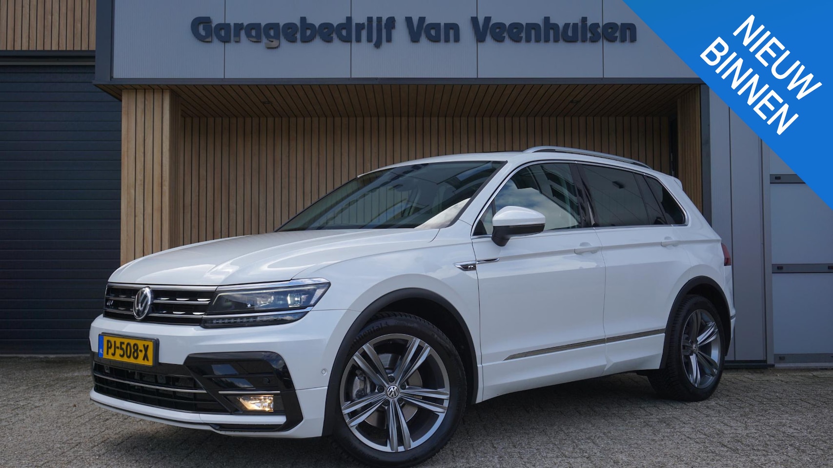 Volkswagen Tiguan - 2.0 TSI 180pk DSG 4Motion 2x R-Line & Highline Pano.Dak Exclusive-Leder Trekhaak 19inch LM - AutoWereld.nl