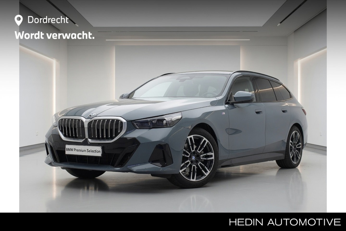 BMW 5-serie Touring - 520i M-Sport | 19" | Panorama | Driving Assistant Plus | Harman Kardon | Trekhaak | Mild H - AutoWereld.nl