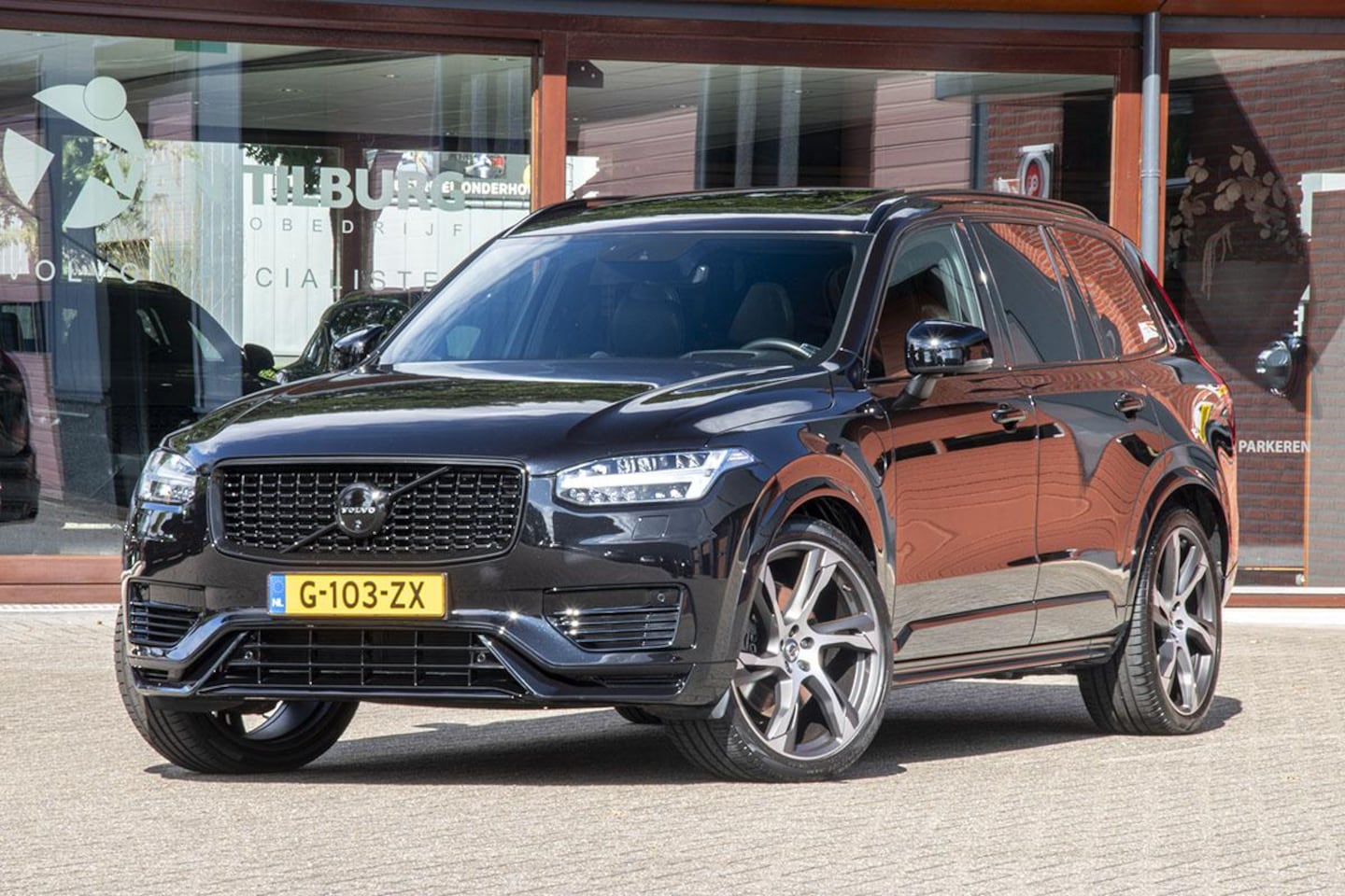 Volvo XC90 - 2.0 T8 AWD RECHARGE R-DESIGN / LUCHTVERING / B&W - AutoWereld.nl