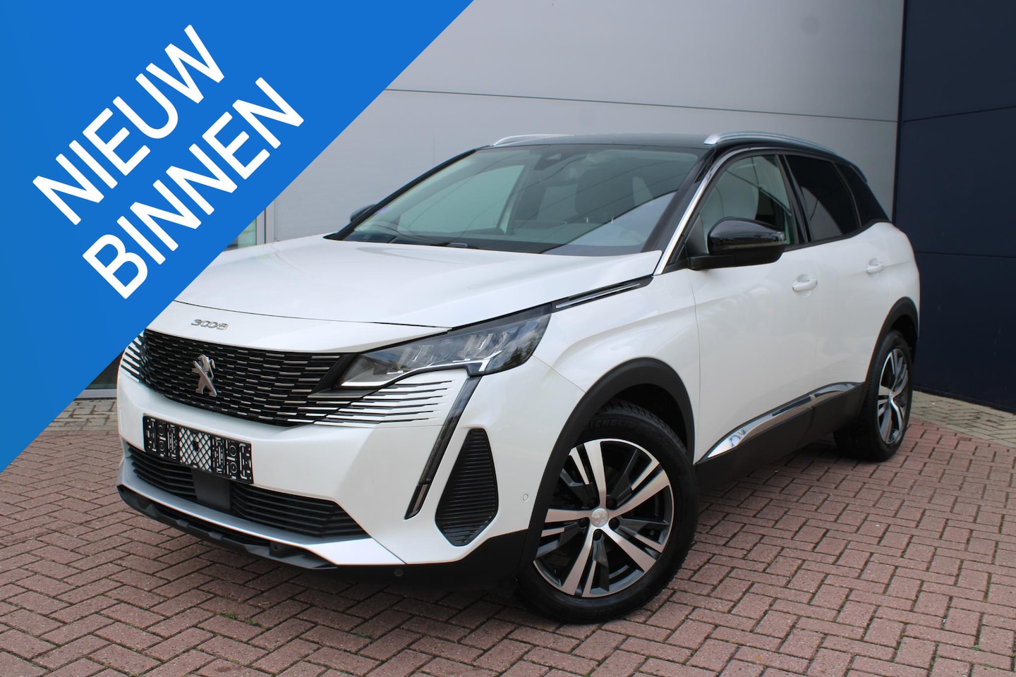 Peugeot 3008 - 1.2 PureTech 130pk Allure Pack Automaat Airco Navi Camera Carplay Stoelverwarming - AutoWereld.nl