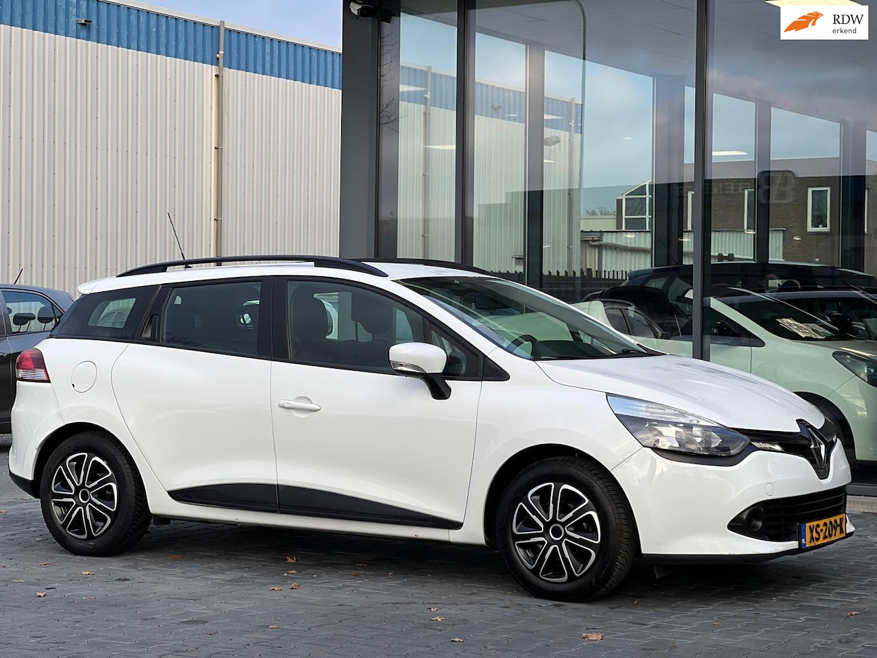 Renault Clio Estate - 1.2-16V COLLECTION BJ016 165.137KM - AutoWereld.nl
