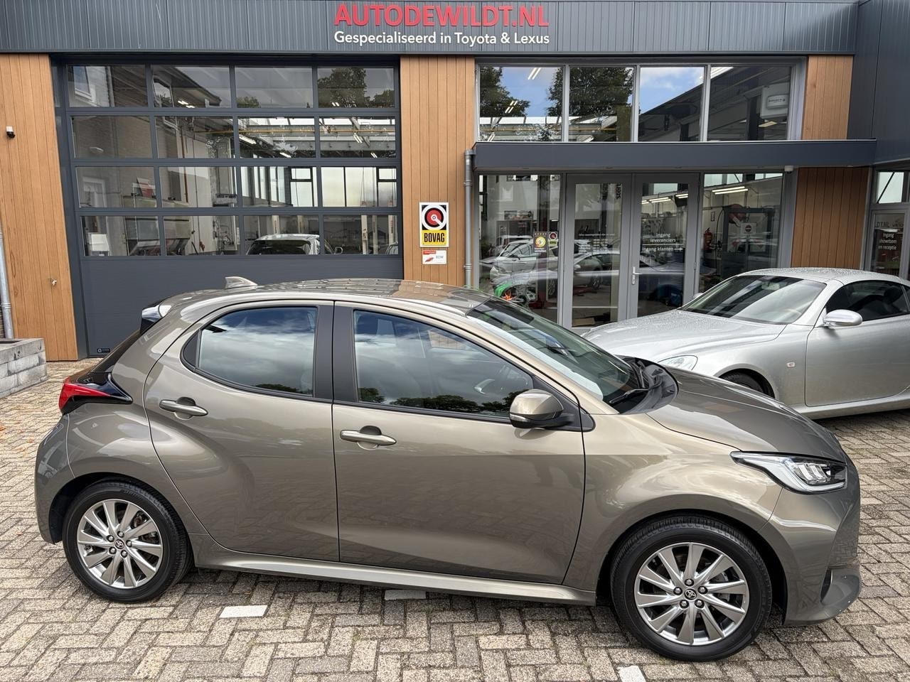 Toyota Yaris - 1.5 Hybrid 115 Dynamic A/T + FABRIEKSGARANTIE - AutoWereld.nl