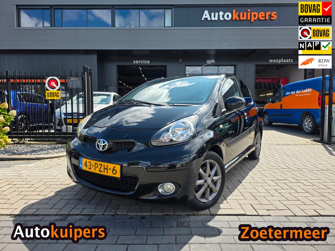 Toyota Aygo - 1.0-12V Dynamic Navigator | AUTOMAAT | Met airco, elektrische ramen, navigatie en toerente - AutoWereld.nl