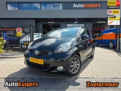 Toyota Aygo - 1.0-12V Dynamic Navigator | AUTOMAAT | Met airco, elektrische ramen, navigatie en toerente