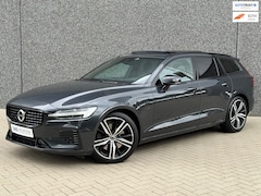 Volvo V60 - 2.0 T8 Twin Engine AWD R-Design | Pano | Dodehoekassistent | Carplay | Harman Kardon | Rij