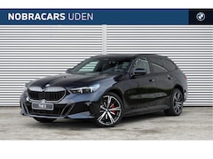 BMW 5-serie Touring - 530e M Sport Automaat / Panoramadak / Trekhaak / Comfortstoelen / Parking Assistant Plus /