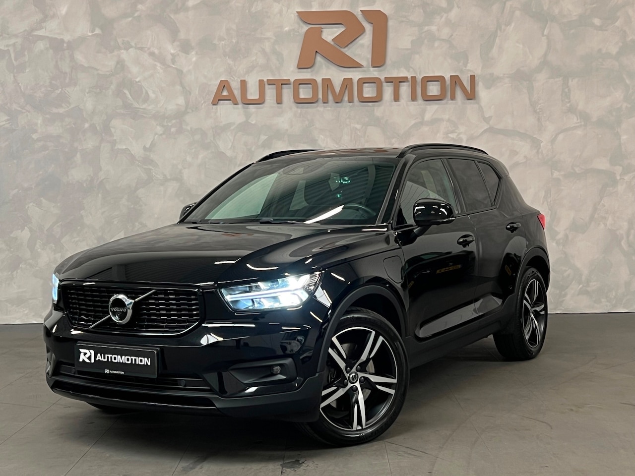 Volvo XC40 - 1.5 T5 Recharge R-Design Volvo garantie|KEYLESS|360°CAM|DODEHOEK|H/K|ELETR. STOELEN|ACHTER - AutoWereld.nl