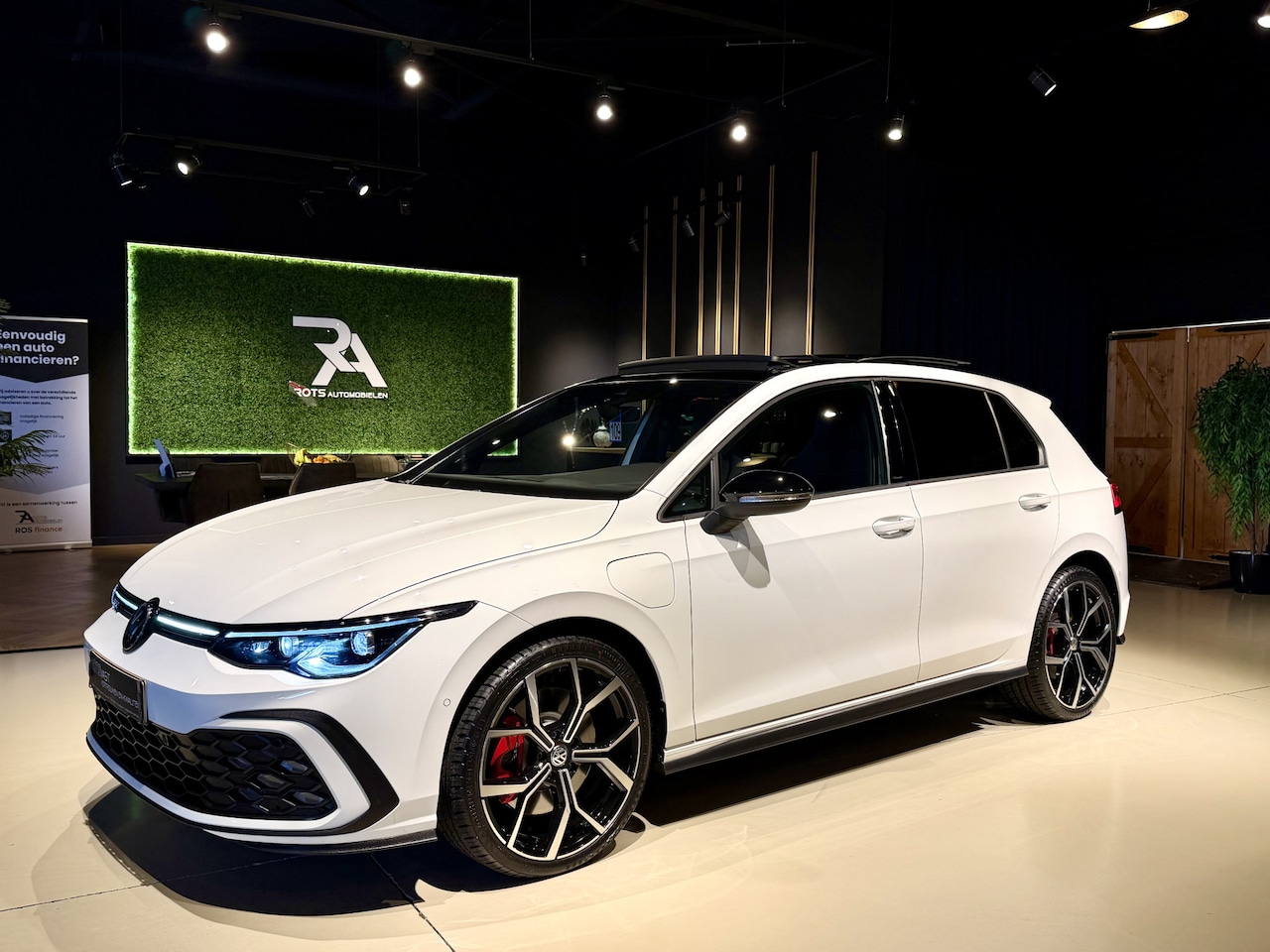 Volkswagen Golf - 1.4 eHybrid GTE Pano|Camera|Keyles|Nav|Trekhaak|IQ - AutoWereld.nl
