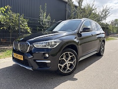 BMW X1 - xDrive20i High Executive / AUTOMAAT / LEER / NAVI / CRUISE / TREKHAAK / 105dkm
