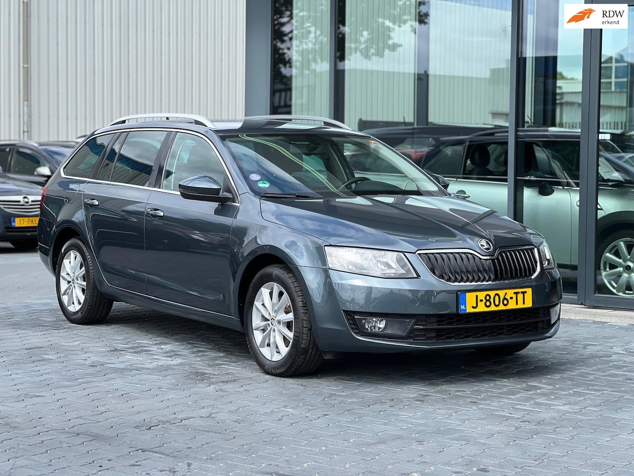 Skoda Octavia Combi - 1.2 TSI GREENTECH STYLE AIRCO NAVI LMV - AutoWereld.nl