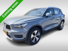 Volvo XC40 - T2 130PK Automaat Momentum Business / Panoramadak / Trekhaak / Stoel-stuurverw. / Navi / A