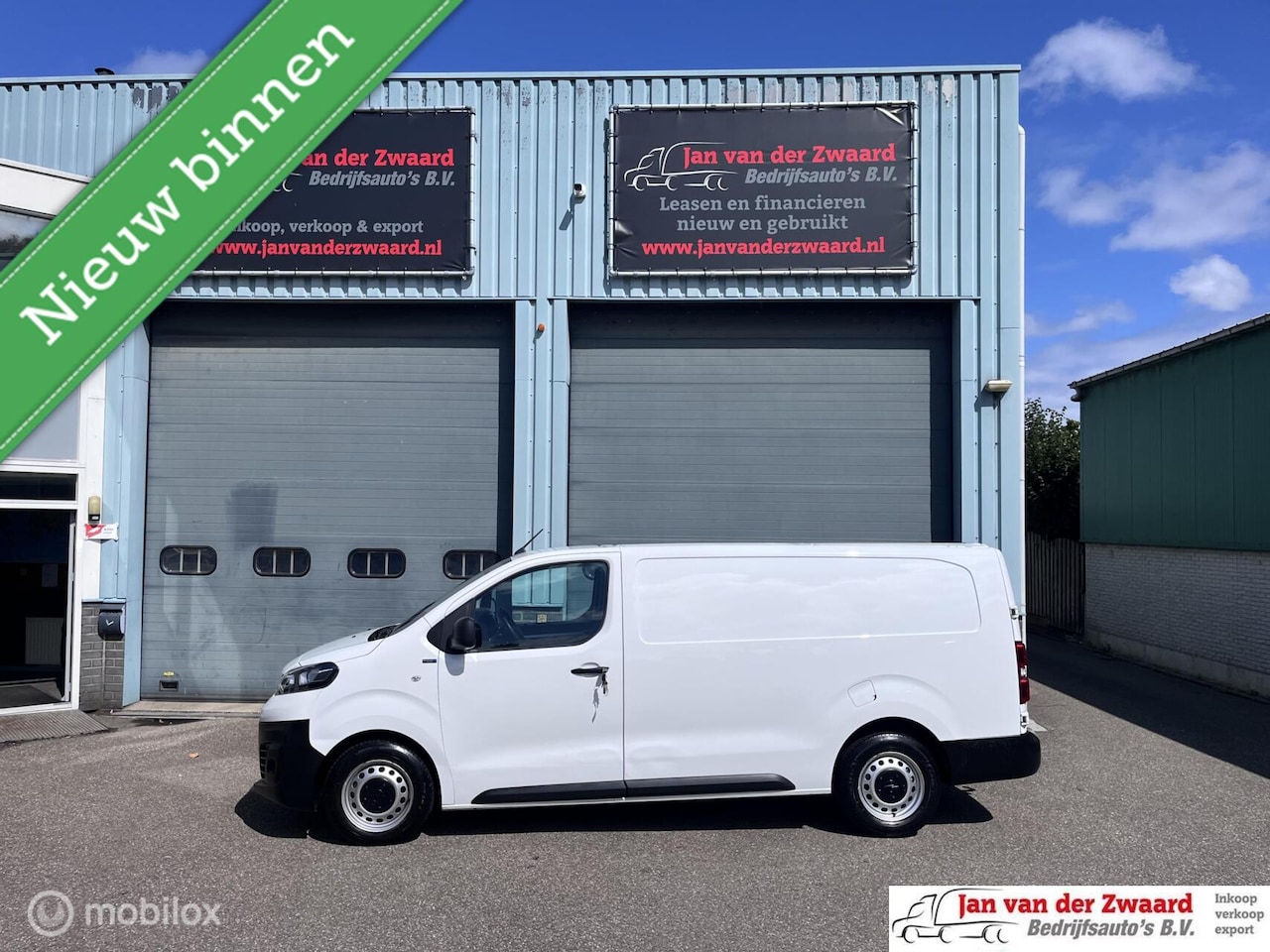 Opel Vivaro - bestel 2.0 CDTI L3H1 Edition Laadruimte inrichting Airco Trekhaak 3 Zitplaatsen - AutoWereld.nl