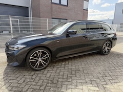 BMW 3-serie Touring - 330e xDrive M-Sport | Facelift | Pano | Carplay | 292PK | Carbon | Keyless | SOH 93% | MAR