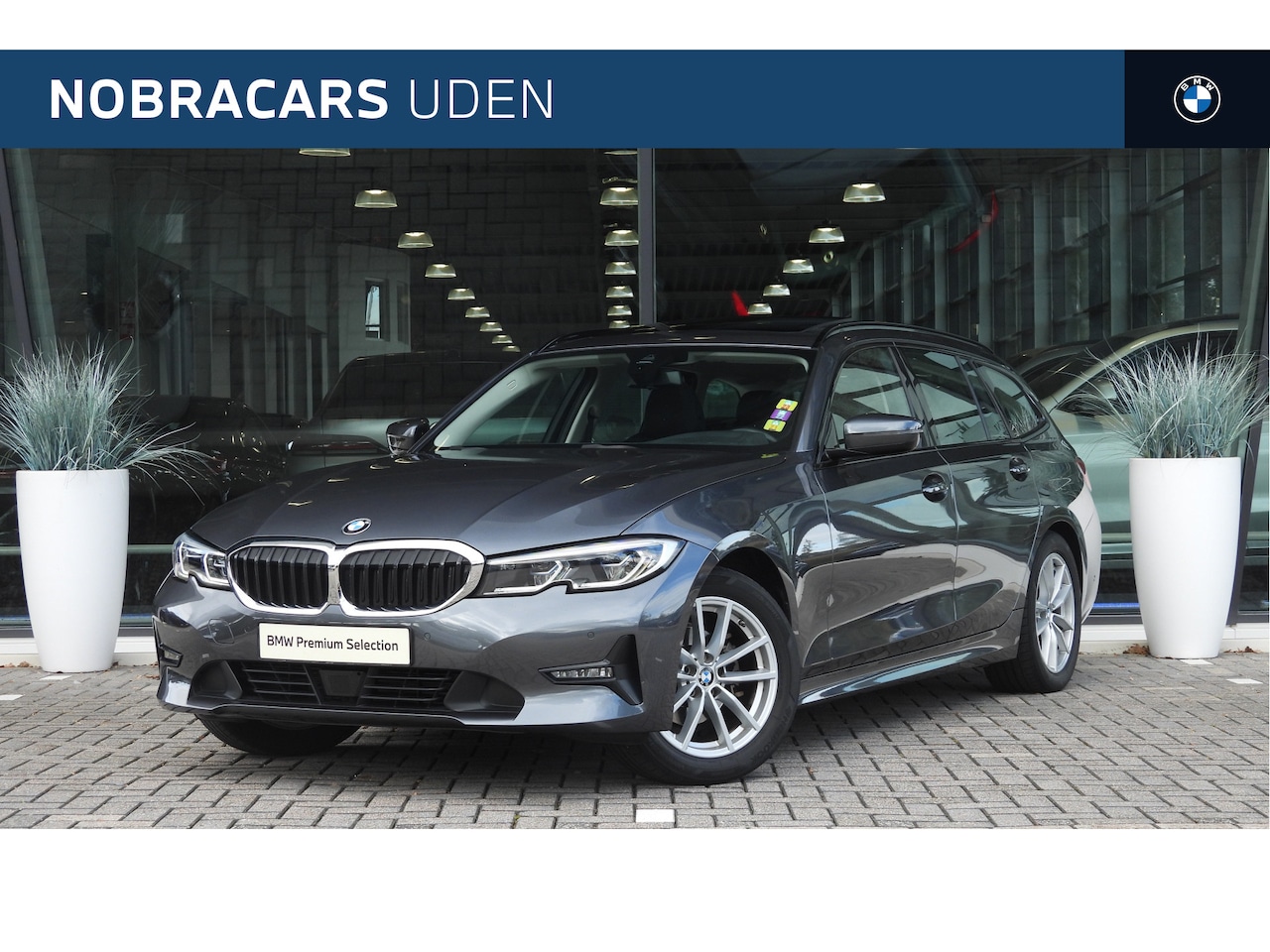 BMW 3-serie Touring - 318i High Executive Automaat / Panoramadak / Trekhaak / Sportstoelen / Achteruitrijcamera - AutoWereld.nl