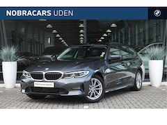 BMW 3-serie Touring - 318i High Executive Automaat / Panoramadak / Trekhaak / Sportstoelen / Achteruitrijcamera