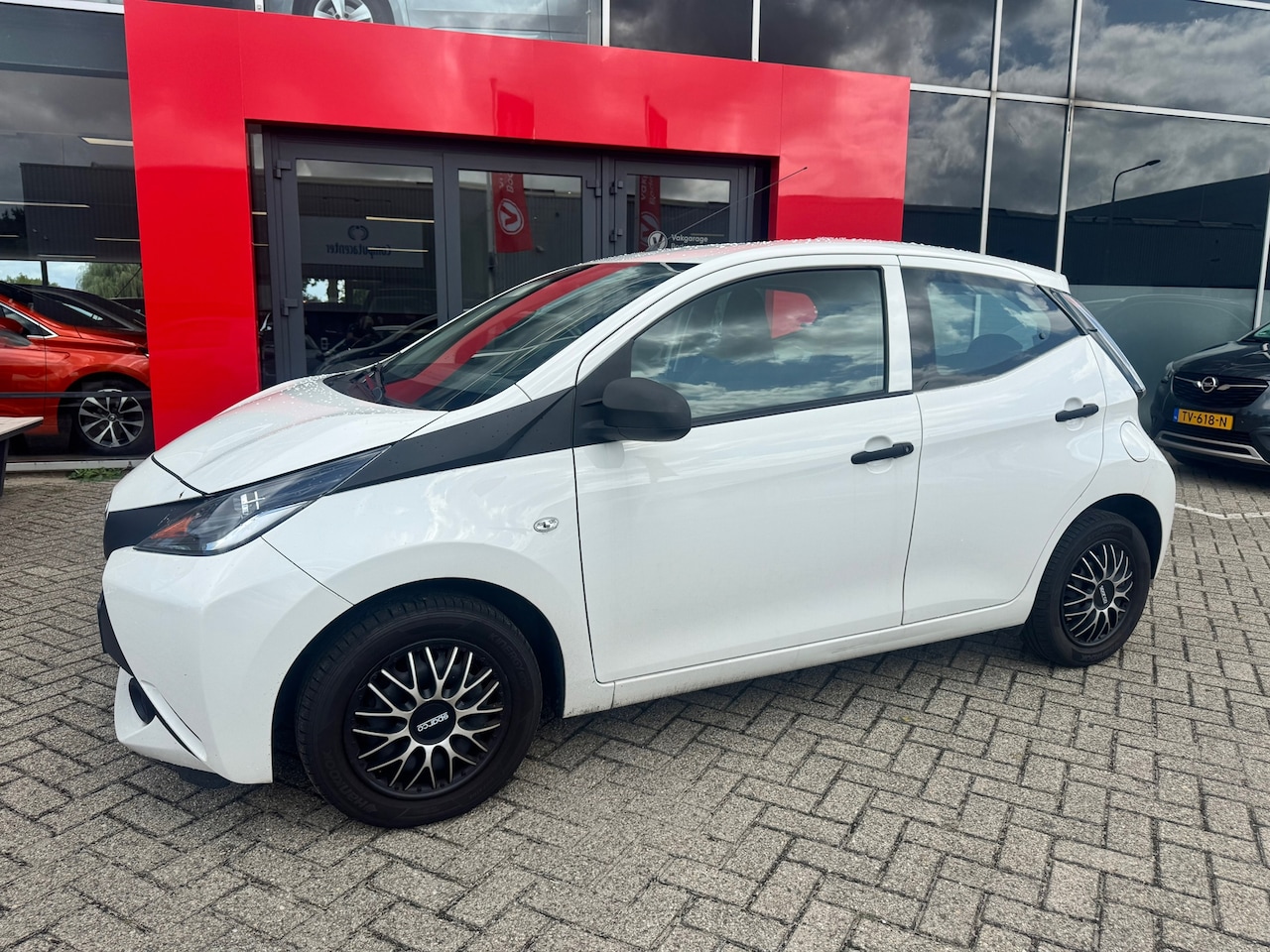 Toyota Aygo - 1.0 VVT-i x-now 1.0 VVT-i x-now - AutoWereld.nl
