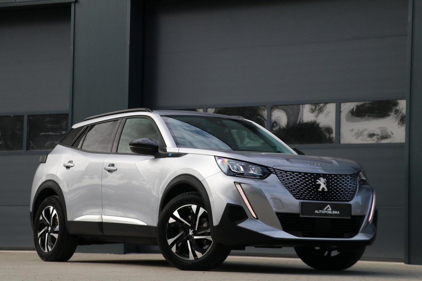 Peugeot e-2008 - EV Allure Pack 50 kWh Lane Assist PDC Camera Cruise Control Navi Apple CarPlay Android Aut - AutoWereld.nl