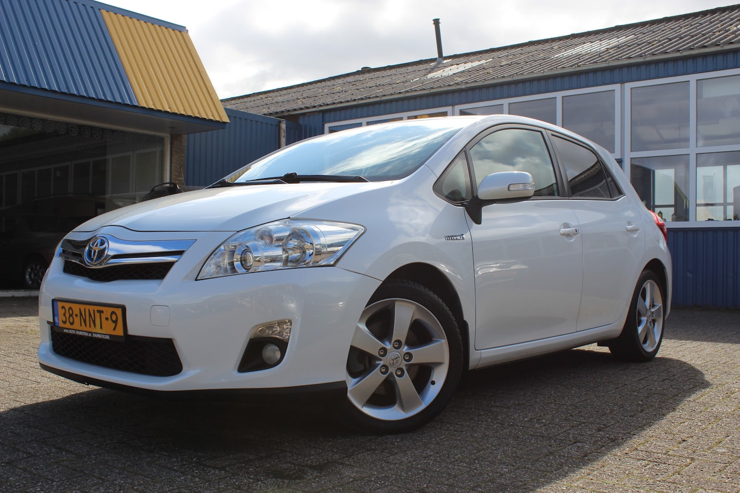 Toyota Auris - 1.8i Full Hybrid "Executive" Cruise - Navi - Trekhaak - AutoWereld.nl