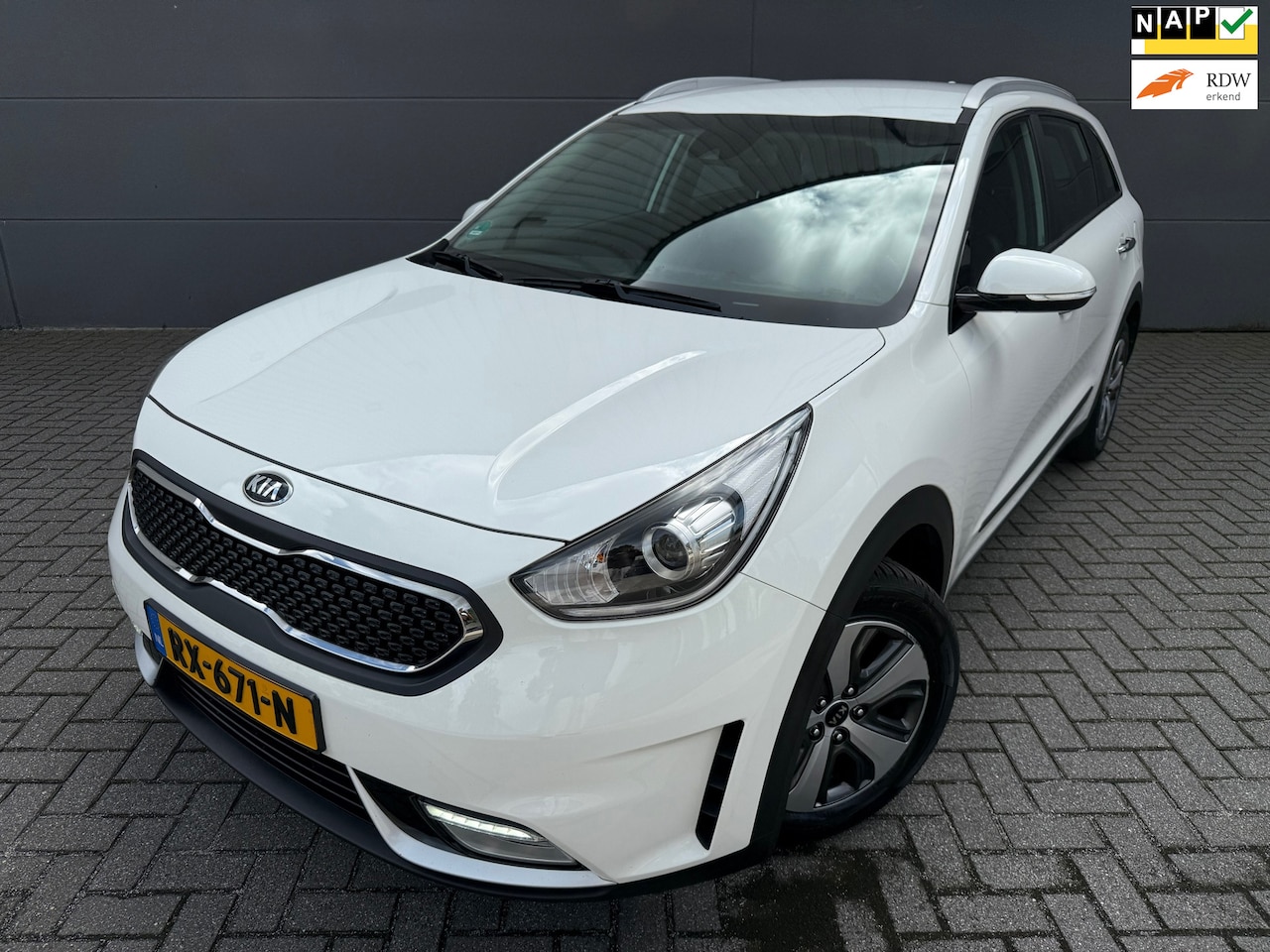 Kia Niro - 1.6 GDi Hybrid DynamicLine*CarPlay-NAVI*Camera*2eEigenaar*Cruise*Climat-Airco*Park-Sensore - AutoWereld.nl